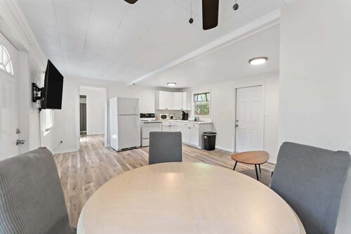 Cozy Cottage | Fenced Yard & Fire Pit