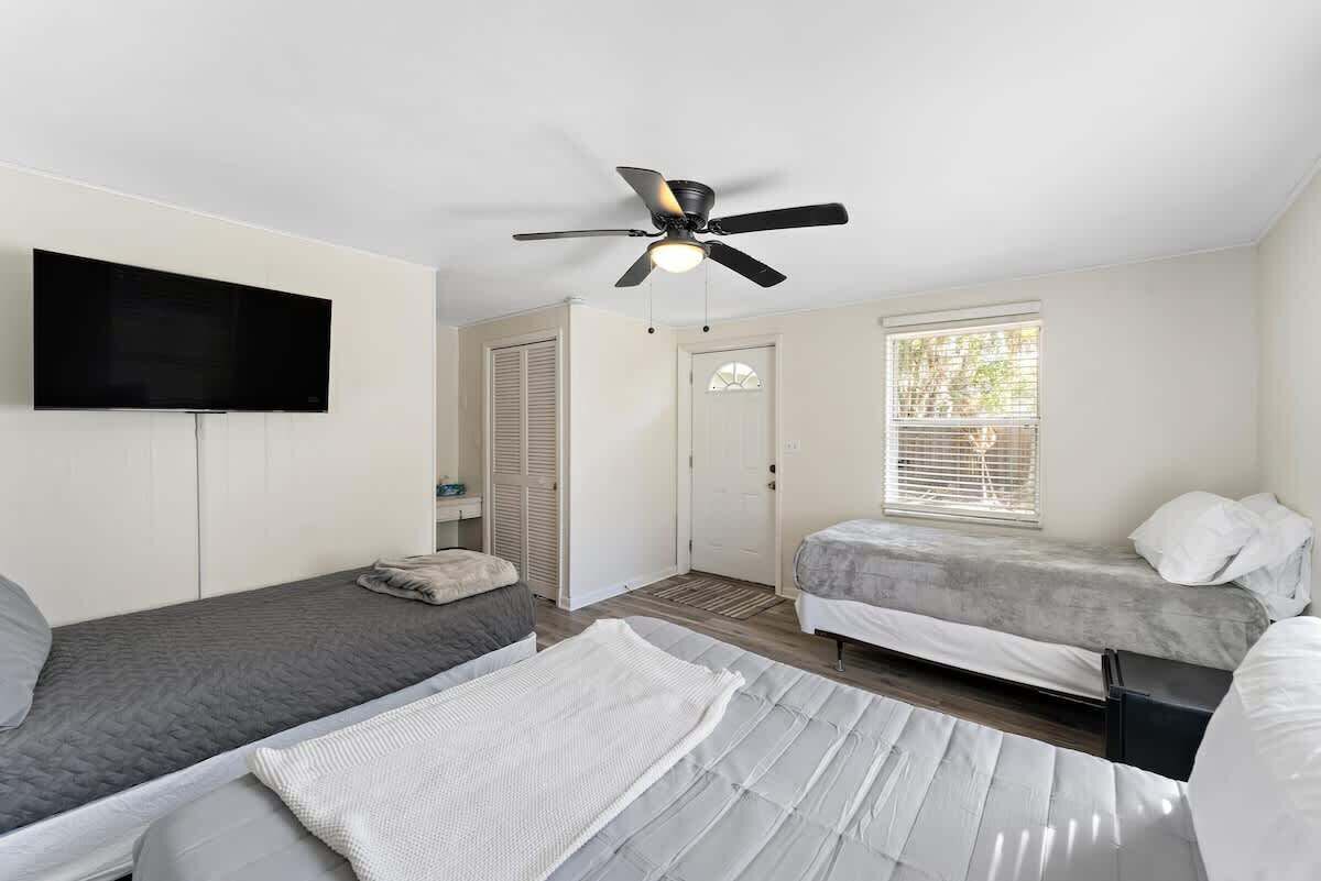 2 bedrooms, iron/ironing board, WiFi, bed sheets