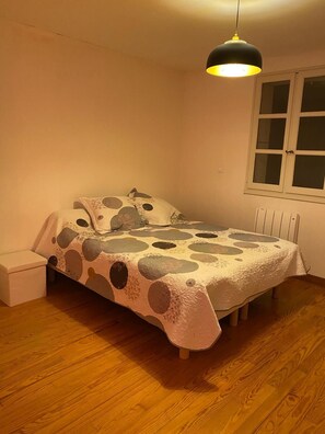 4 Schlafzimmer, Bügeleisen/Bügelbrett, WLAN, Bettwäsche