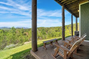 Terrace/patio - SERENITY SANCTUARY - 5 Bedrooms, sleeps 20! (Sevierville)