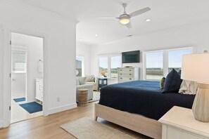8 bedrooms, desk, iron/ironing board, WiFi - Kinlaw's Quarters- Ocean Isle Beach (Ocean Isle Beach)