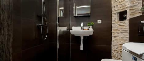 Dusche, Haartrockner, Shampoo