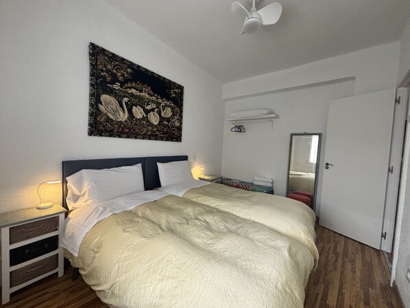 3 chambres, fer et planche à repasser, Wi-Fi, draps fournis