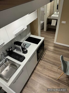 Fridge, oven, stovetop, coffee/tea maker - Apartment Luxury ELY Sanremo (Sanremo)