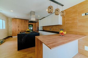 Microwave, oven, stovetop, dishwasher - Villa De Marcos  (Costa del Silencio)