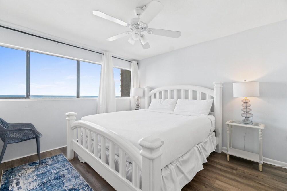 Summerhouse 303A Beachfront, 2 Pools, Pickleball, Free Golf Daily