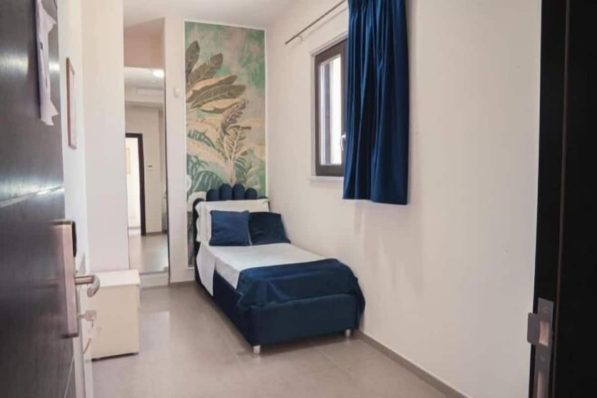 1 slaapkamer, een minibar, een bureau, een laptopwerkplek