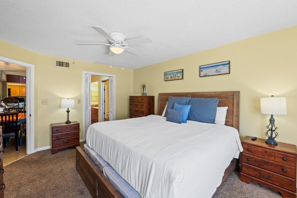 Summerhouse 1113C Beachfront, 2 Pools, Beach Service Incl, East End