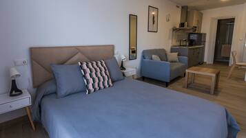 Deluxe-lejlighed - 1 dobbeltseng med sovesofa - terrasse - delvis havudsigt | Mørklægningsgardiner, lydisolering, strygejern/strygebræt, gratis Wi-Fi