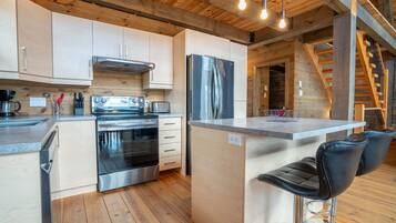 Frigorifero, microonde, forno, piano cottura