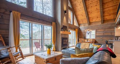 Wooden Chalet with Hot Tub | L'Inukshuk