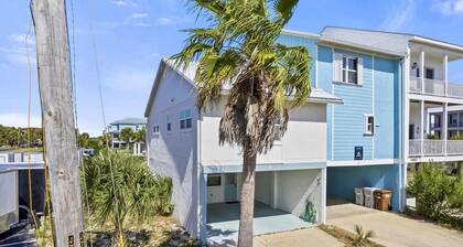 “Island Cottage” Cozy Beach Cottage, Bikes, Paddleboard