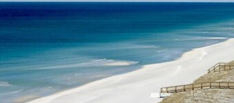 “Island Cottage” Cozy Beach Cottage, Bikes, Kayak, Paddleboard