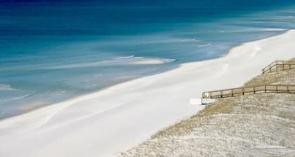 “Island Cottage” Cozy Beach Cottage, Bikes, Kayak, Paddleboard