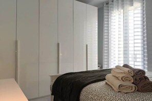 1 chambre, bureau, fer et planche à repasser, Wi-Fi gratuit