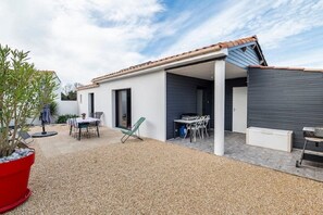 Outdoor dining - Lhanvy - Jolie Maison à 5 Minutes de la mer (Bretignolles-sur-Mer)
