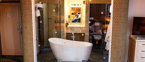 Exclusive Double Room | 1 bedroom, in-room safe, desk, soundproofing