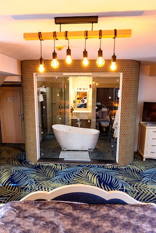 Exclusive Double Room | 1 bedroom, in-room safe, desk, soundproofing