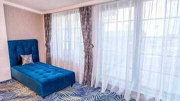 Superior-Dreibettzimmer | Zimmersafe, Schreibtisch, schallisolierte Zimmer, kostenloses WLAN