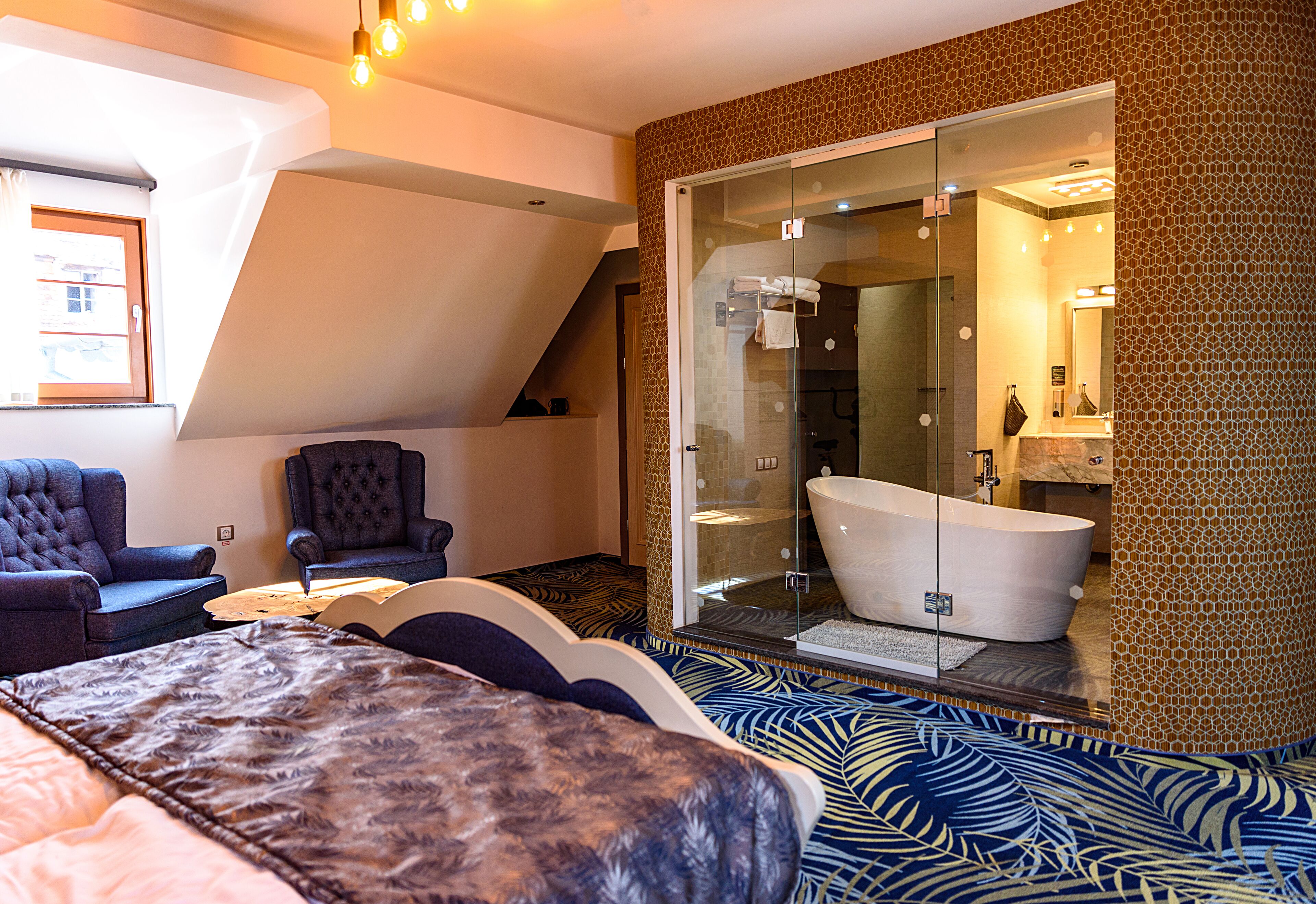 Exclusive Double Room | In-room safe, desk, soundproofing, free WiFi