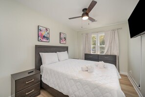 2 habitaciones, tabla de planchar con plancha, wifi y ropa de cama