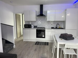 Apartment | Private kitchen | Fridge, microwave, oven, stovetop - Apartment - Sleeps up to 5 & On-street Parking (London)