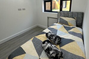 2 quartos, ferros/tábuas de passar roupa, Wi-Fi de cortesia