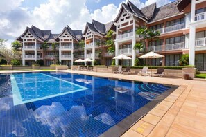 2 outdoor pools - Allamanda Residences by NLA (Choeng Thale)