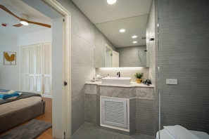 Executive Apartment, 1 Bedroom, Terrace, Pool View | Bathroom | Bathtub, free toiletries, hair dryer, towels - Allamanda Residences by NLA (Choeng Thale)