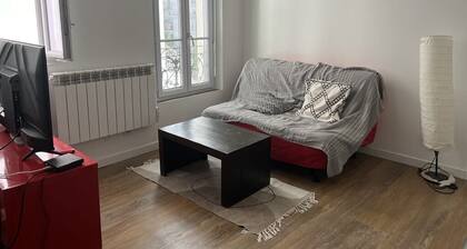 à 8 minutes à pied du métro ligne 8 afin d'accéder facilement à Paris !