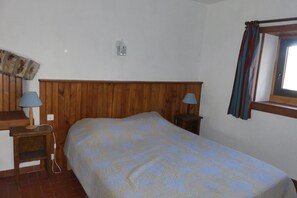 3 chambres, fer et planche à repasser, lit parapluie, Wi-Fi gratuit