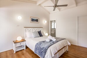 4 soverom, strykejern/-brett, reiseseng for barn og wi-fi (inkludert)