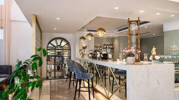 2 bedrooms, minibar, iron/ironing board, free WiFi