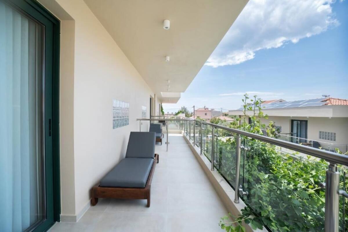 Deluxe Suite | 1 bedroom, in-room safe, desk, laptop workspace