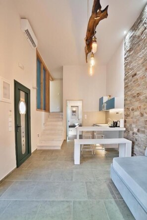 Unclassified image, 2 of 114, button - Village Esperia  (Thasos)
