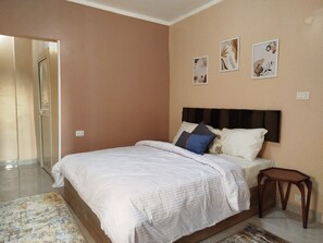 Family Apartment, 3 Bedrooms | 3 bedrooms, in-room safe, desk, blackout drapes - Moon Homes (Cairo)