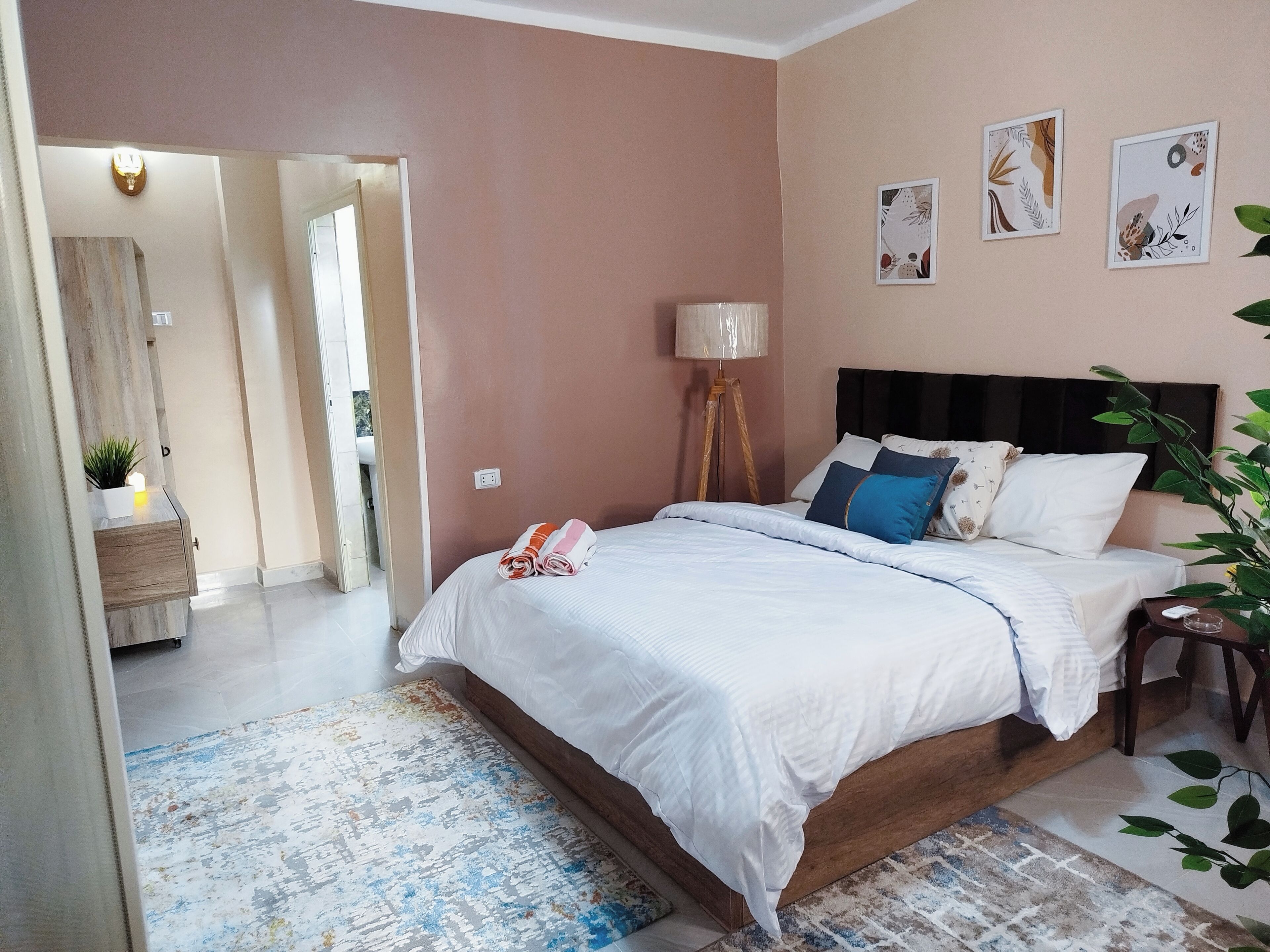 3 habitaciones, colchones con efecto memoria y minibar 