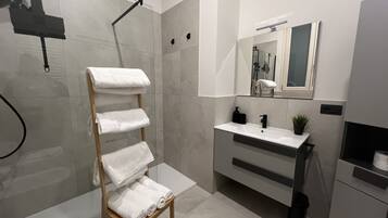 Family Apartment | Bathroom | Shower, rainfall showerhead, hair dryer, bidet