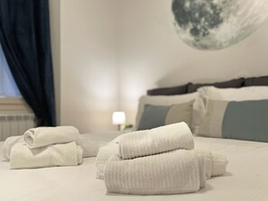 Apartamento família | 1 quarto, edredons de pluma, camas com colchões pillow-top, escrivaninha