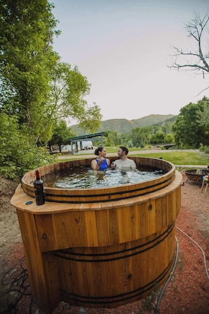 Bain à remous extérieur