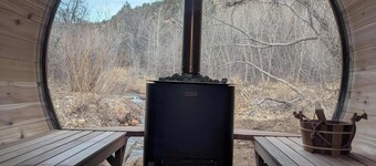 Cabin located near Zion & Bryce w/Hot Tub & Sauna.