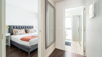 Iron/ironing board, free WiFi, bed sheets