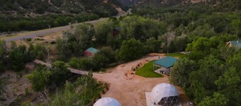 Unique Dome Retreat near Zion and Bryce with Hot Tub and Stargazing, Sleeps 4