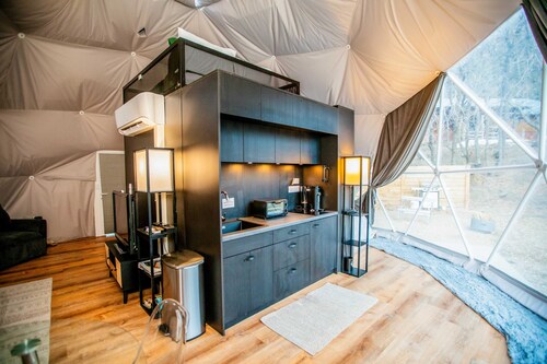 Unique Dome Retreat near Zion and Bryce with Hot Tub and Stargazing, Sleeps 4