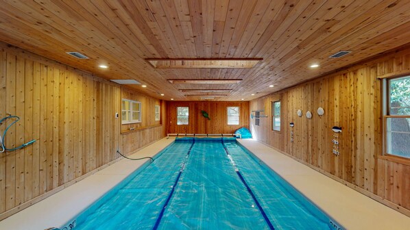 Indoor pool, a heated pool - PELICAN'S POST 4 bedrooms, 3 bathrooms (Jekyll Island)