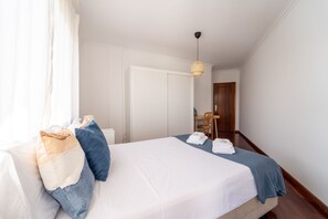 2 habitaciones, tabla de planchar con plancha y wifi gratis 
