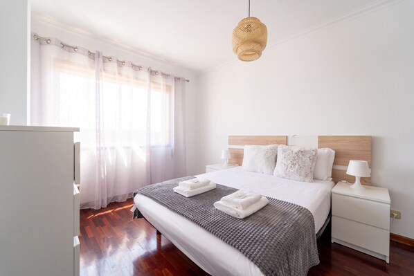 3 bedrooms, iron/ironing board, free WiFi, bed sheets