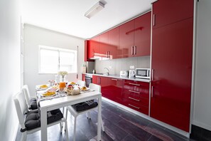 Fridge, microwave, oven, coffee/tea maker