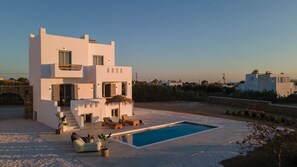 Signature Villa | Premium bedding, in-room safe, individually decorated - Nymphée Villas (Naxos)