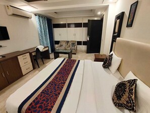 5 habitaciones, tabla de planchar con plancha, wifi y ropa de cama 